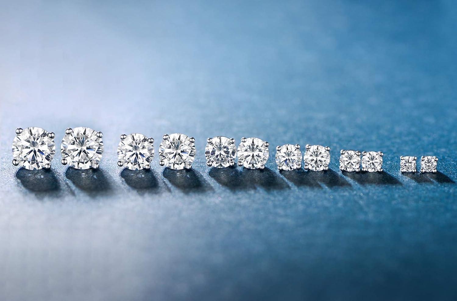 18K White Gold Plated 4 Pong Round Clear