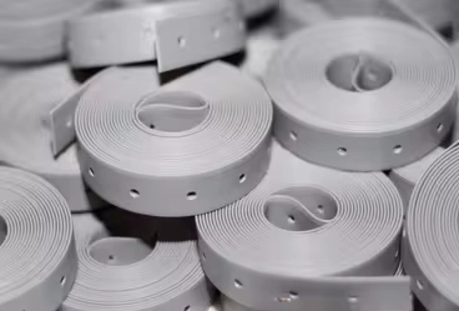 Heavy-Duty Plastic Hanger Strap for Pipes & Ducts