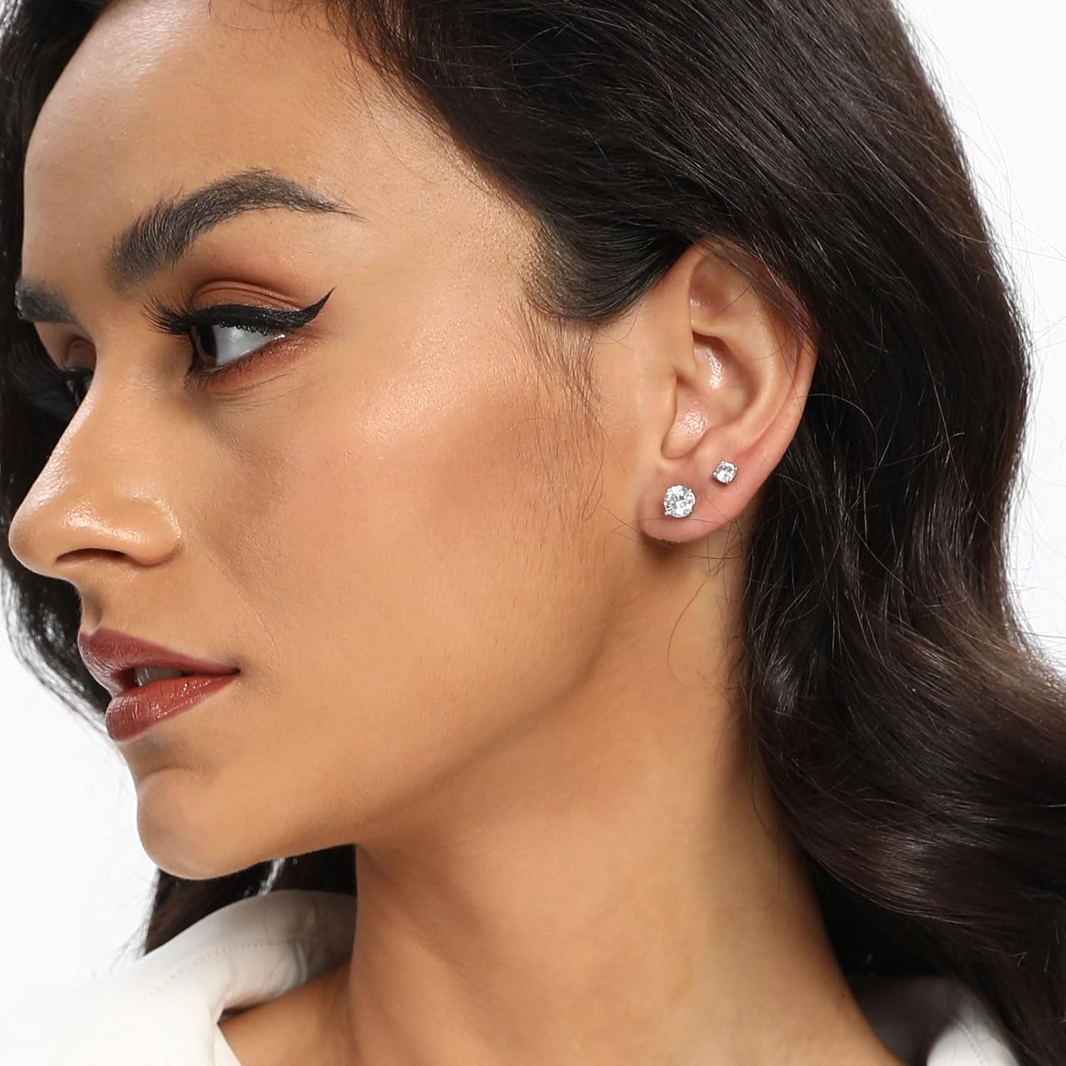 18K White Gold Plated 4 Pong Round Clear