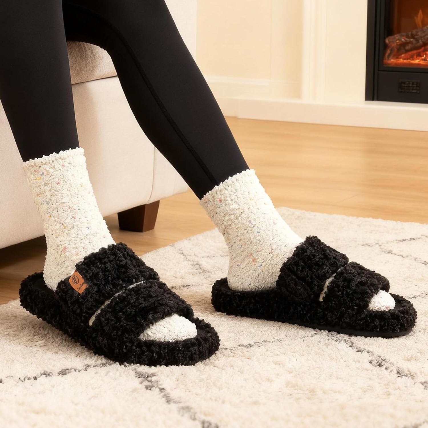 EverFoams Womens Fuzzy Open-toe Slippers