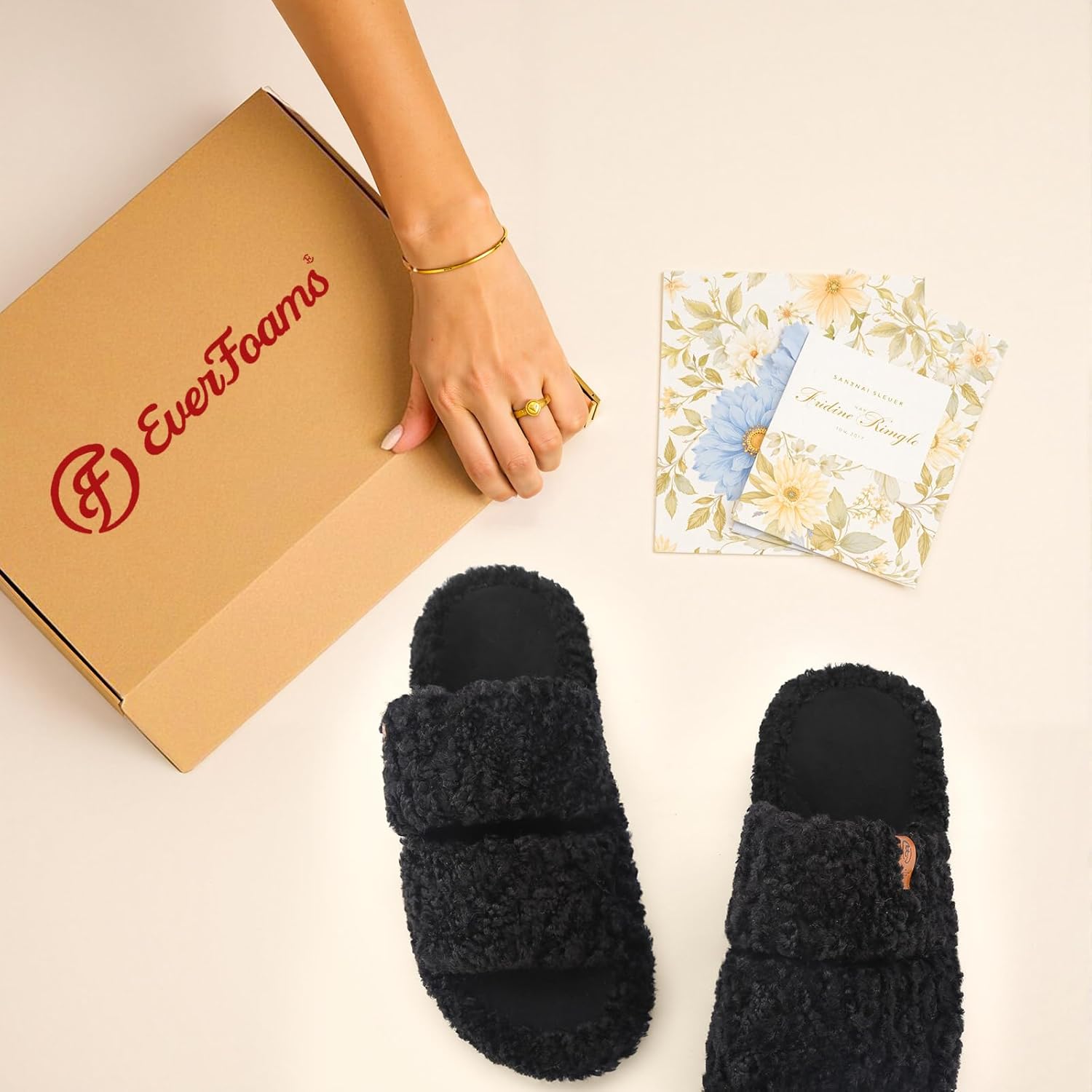 EverFoams Womens Fuzzy Open-toe Slippers