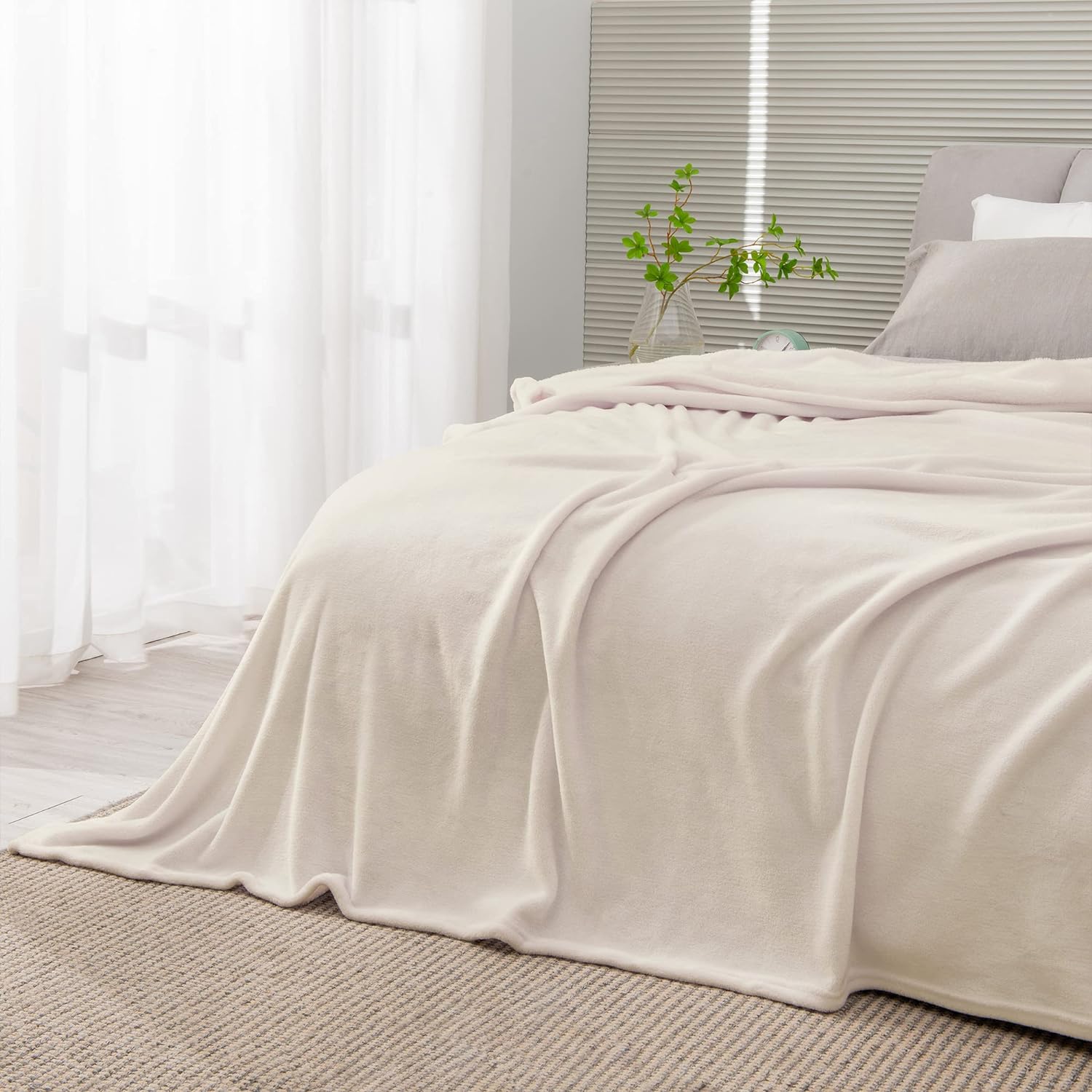 BEDELITE Fleece Black Throw Blankets for Bed