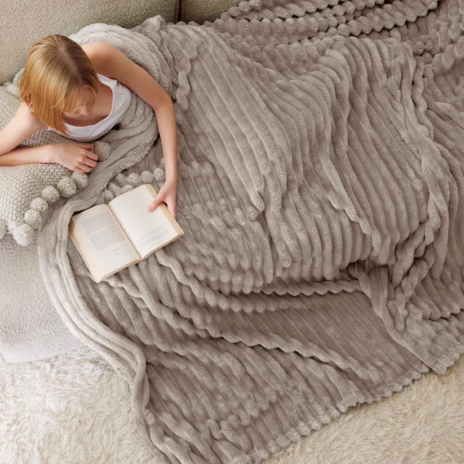 Bedsure GentleSoft Throw Blanket